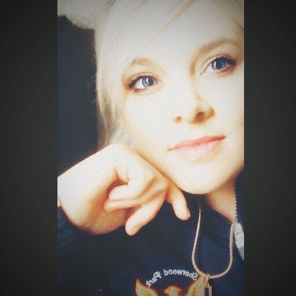 Meet your Posher, Zoe - Picture 3 of 3